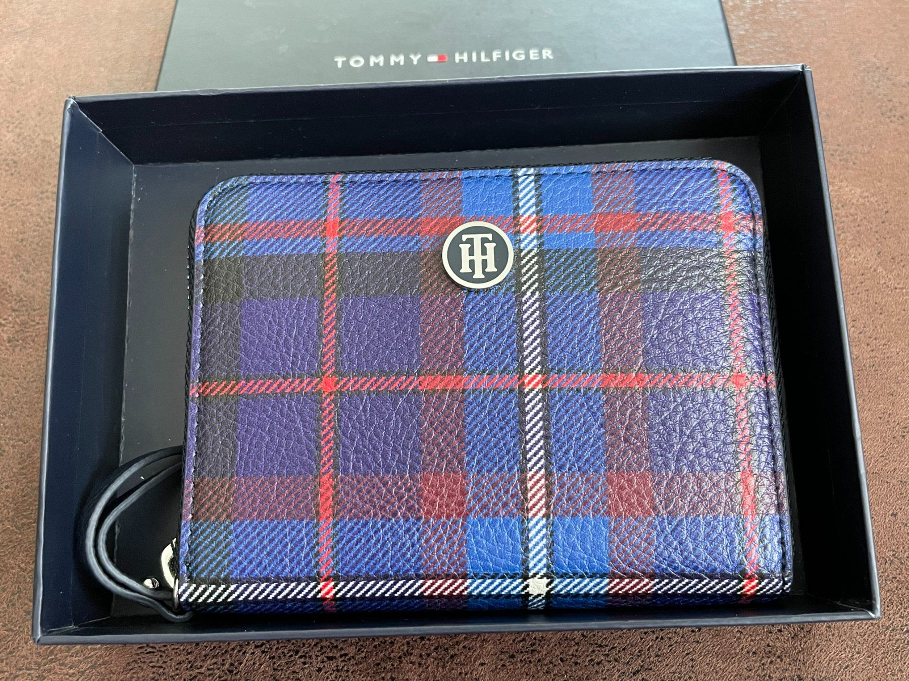 Portafogli: PORTMONNAIE TOMMY HILFIGER – Nuovo e nell'imballaggio originale da Kaiseraugst venduto da tombstonemarshal