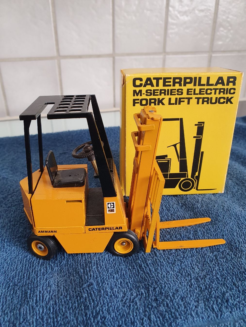 Spielzeuge: Spielzeug Gabelstapler Caterpillar  – Gebraucht aus WUERENLOS von Eeric