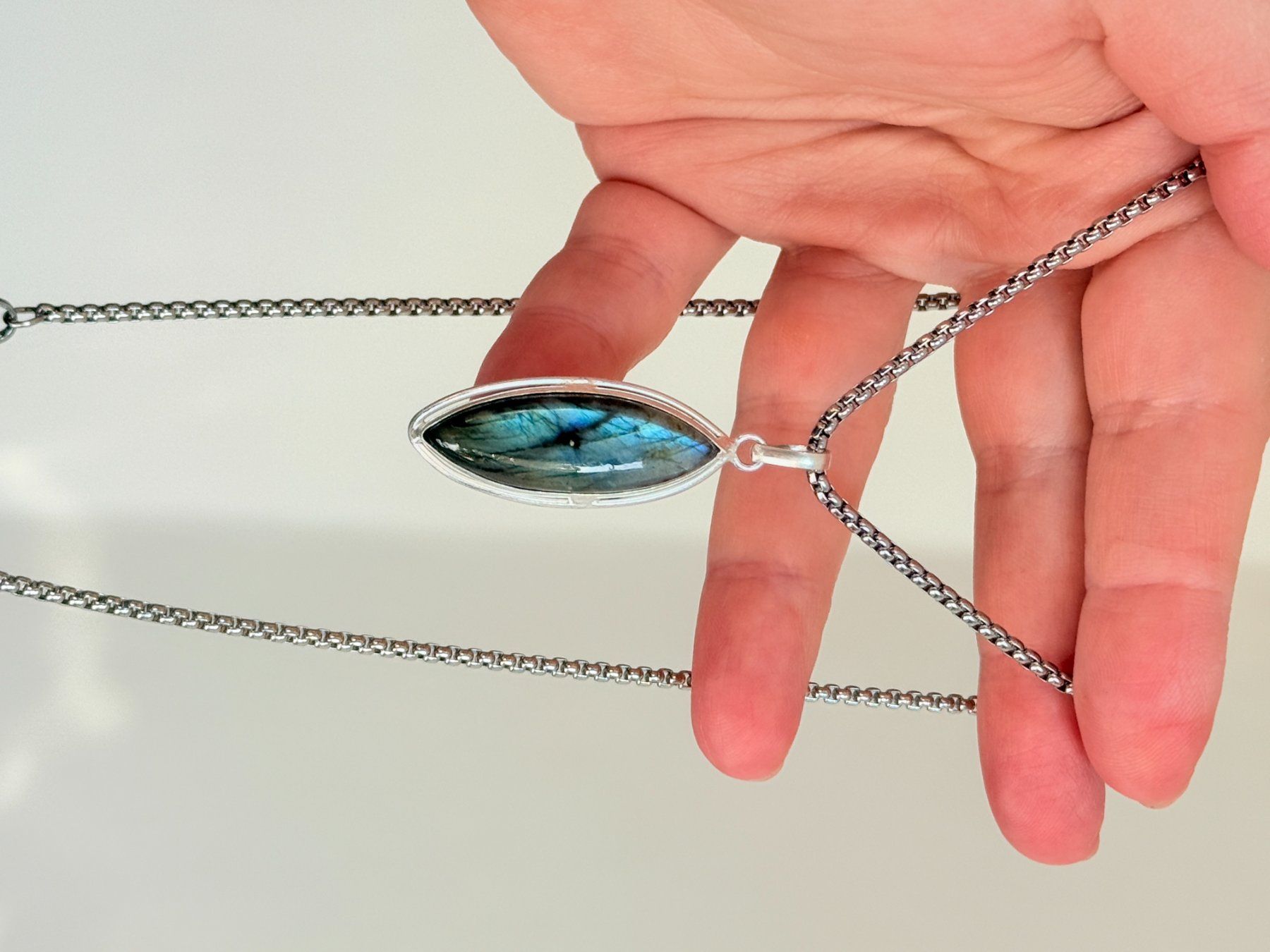 Catenine: Collier Labradorite neuf - Pierre de lune rare – Nuovo e nell'imballaggio originale da Genève venduto da AGBERG 5