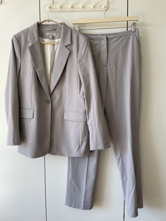 H&M Eleganter Hosenanzug (Blazer & Hose) – Hellgrau, Gr. S