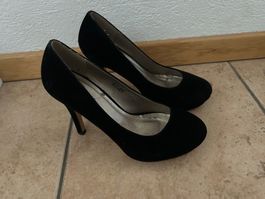 Schwarze Pumps / High Heels – Gr. 38