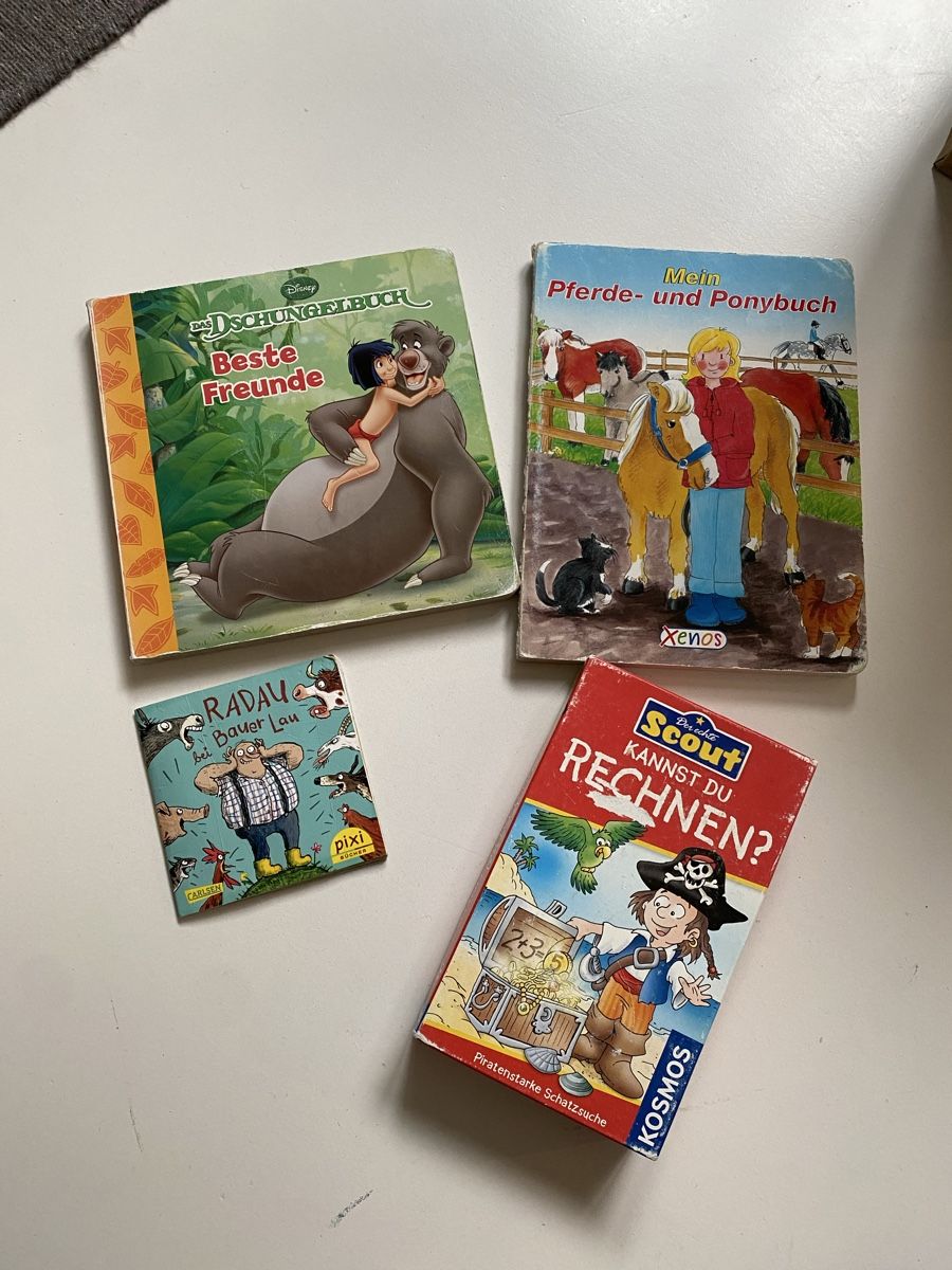 Livres: Bücherset und ein Spiel – D'occasion à Widen par juinl
