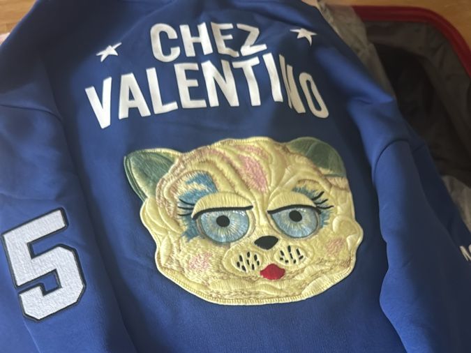 Valentino T-shirt: VALENTINO Besticktes Sweatshirt Gr. M – Nuovo (secondo la descrizione) da Luzern venduto da TENDIMO 4