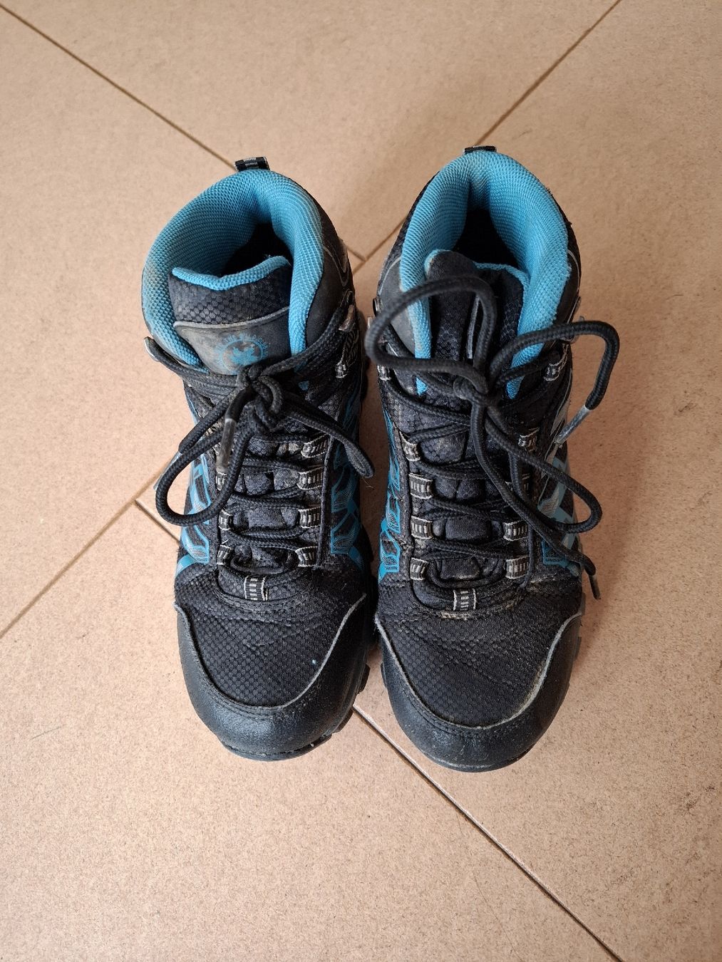 Scarpe da uomo: Trekkingschuhe Unisex, Grösse 32 – Usato da Thun venduto da lede 1
