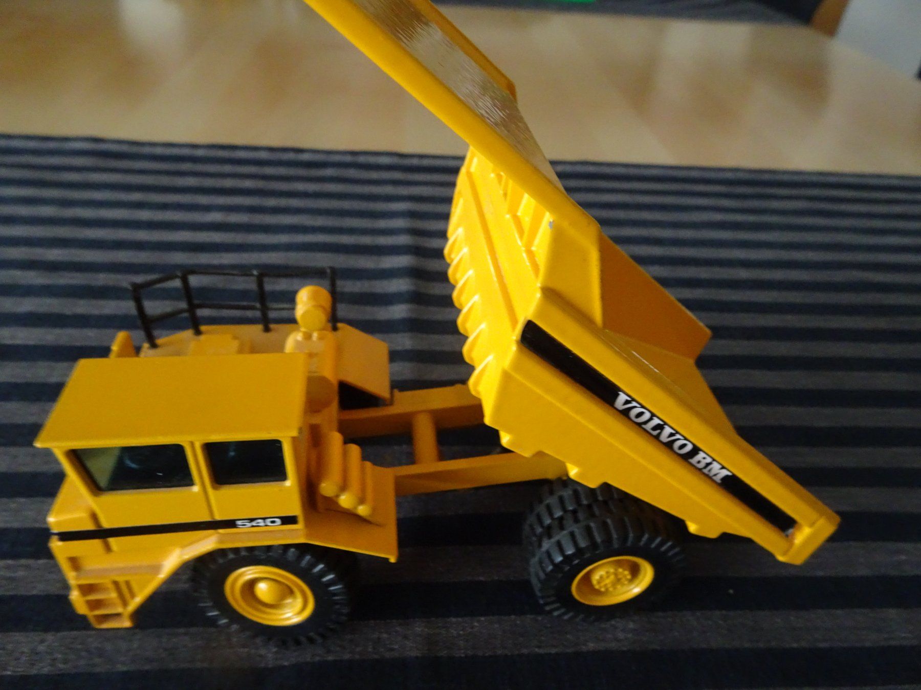 Giocattoli: Baumaschine ,neuer Preis ! – Usato da Bünzen venduto da Tango33A 1