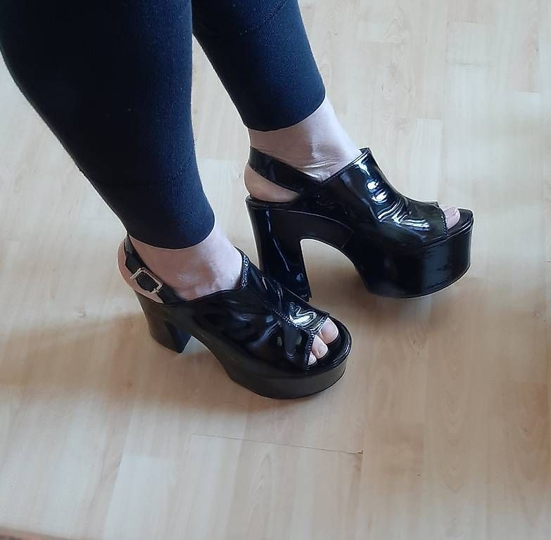 Damenschuhe: Lack-Plateau-Sandalen Y2K Style! – Gebraucht aus Bern von BeaLehmann 1