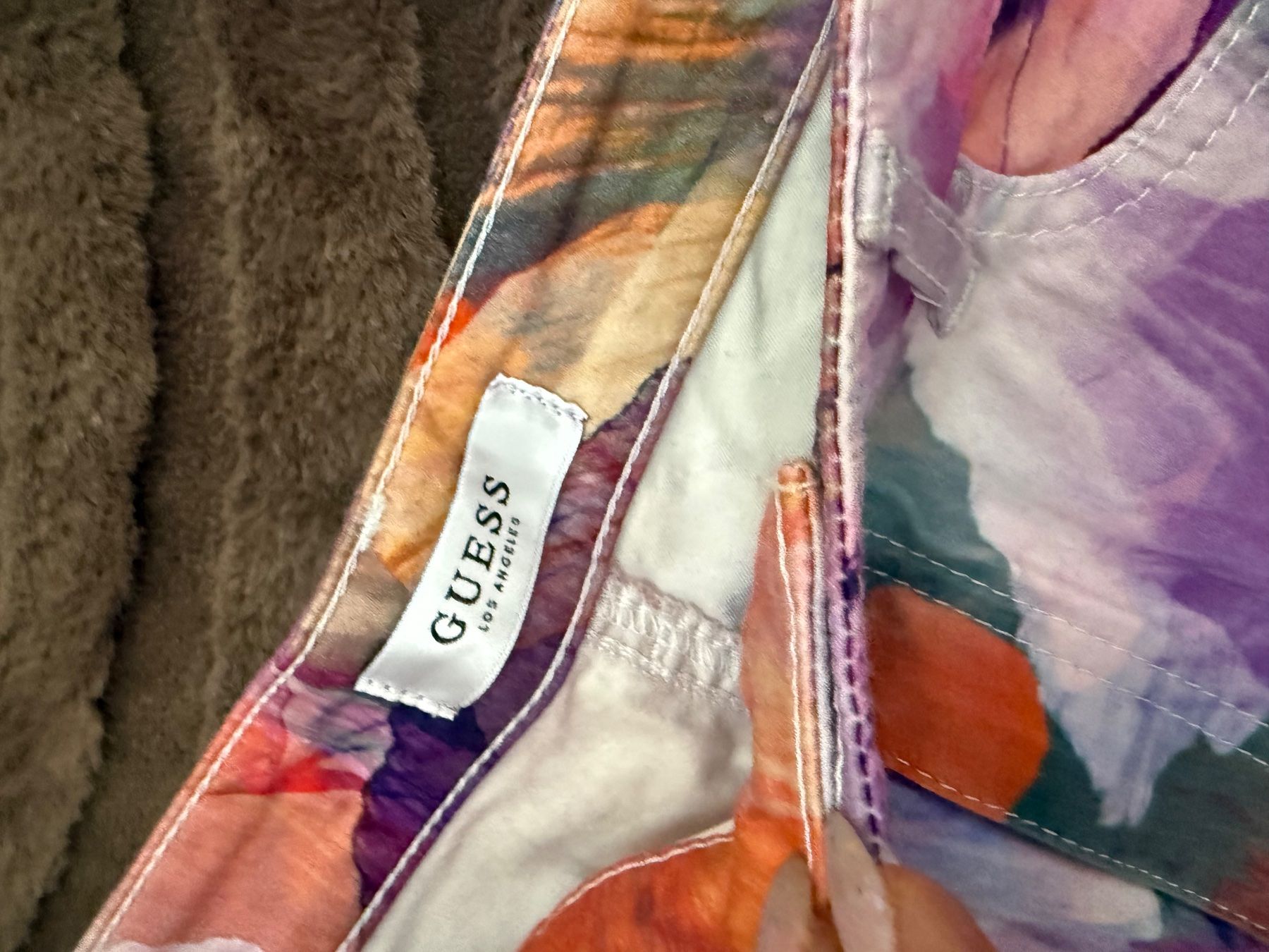 Guess Hosen: Kurze Hose Guess – Gebraucht aus Schlieren von van_qcj5 3