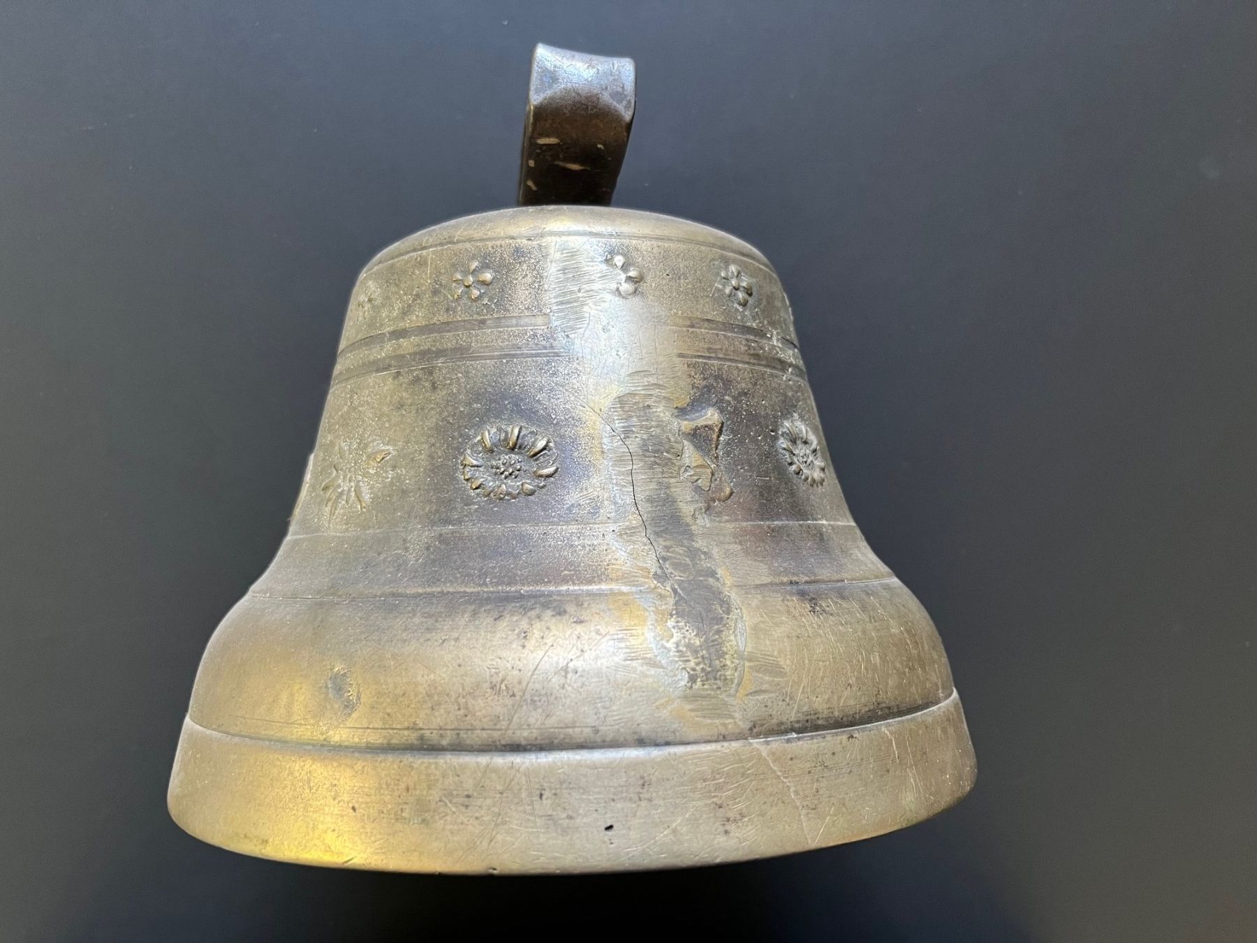 Campanacci mucche: Wunderschöne sehr alte Glocke Durchmesser 23cm – Usato da Laufen venduto da Nuria44 4