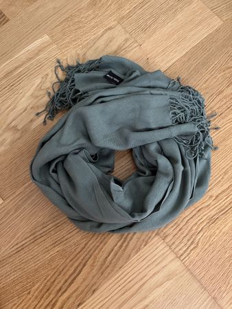 Schal, Viscose, grün/blau, mit Fransen als Abschluss