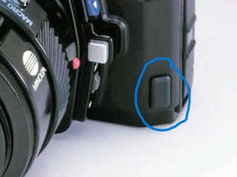 Minolta Fotocamera: Minolta 5000 / 7000 Remote Control Cover / Abdeckung. – Usato da Egg b. Zürich venduto da JCB
