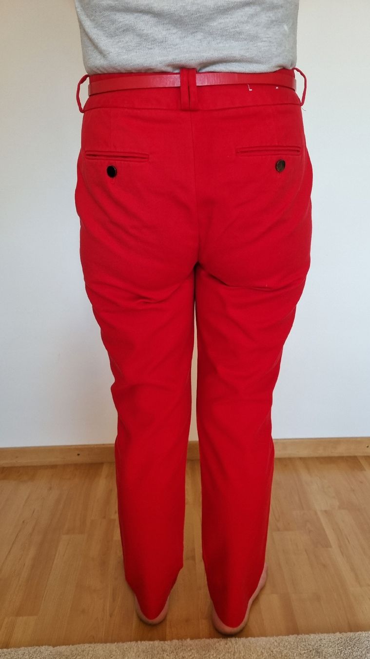 Calvin Klein Pantaloni: Rote Stoffhose von Calvin Klein in Grösse  36 – Usato da Balzers venduto da Homeandgarden 1