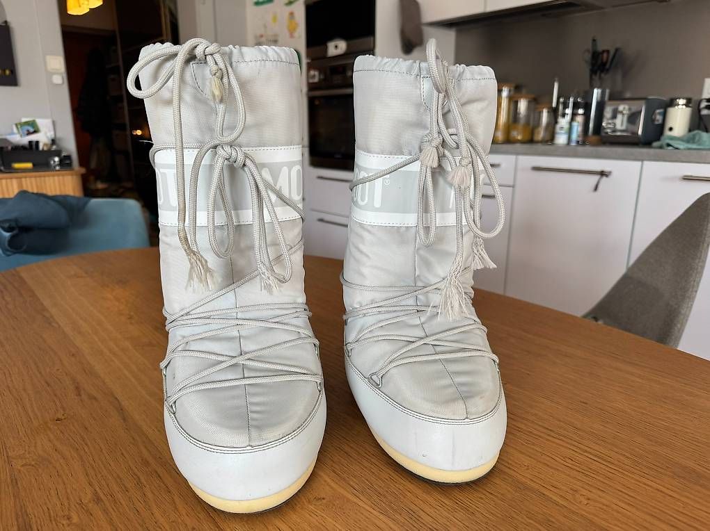 Scarpe da donna: Moon Boot Icon Nylon gris clair  taille 3538 – Usato da Geneve venduto da cilou79