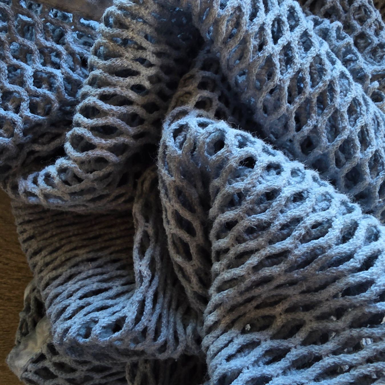 Nile Maglioni & Felpe: 🐸 NILE PULLOVER GEHÄKELT S / M HÄKELPULLOVER GRAUBLAU – Usato da Môtier (Vully) venduto da Frogs 7