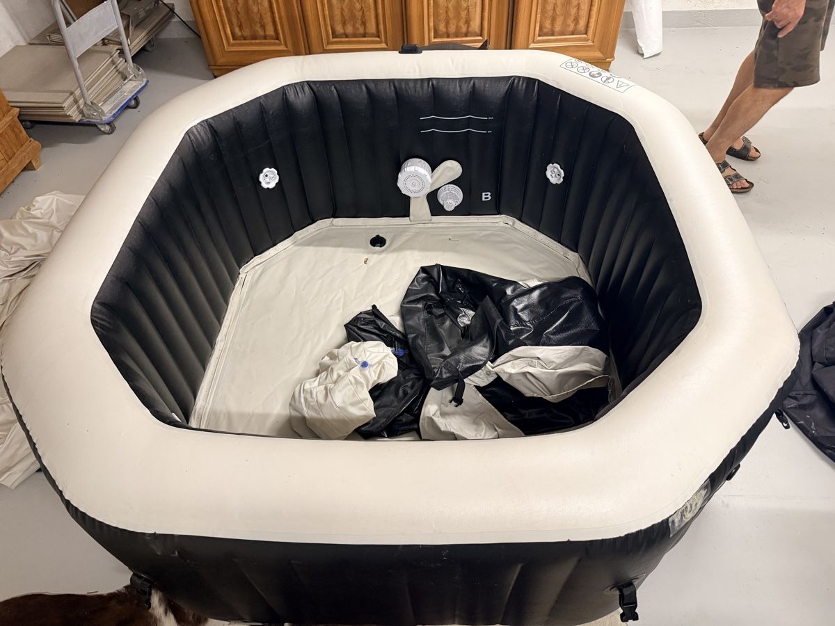 Intex Bains à remous: Intex Pure Spa Jet & Bubble Deluxe Jacuzzi – D'occasion à Wettingen par fapppio28 1