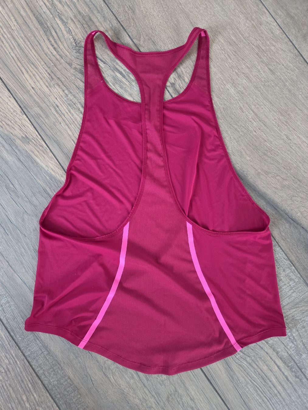 Nike Top: fitness Oberteil  – Usato da Frauenfeld venduto da bea_6m8y 1