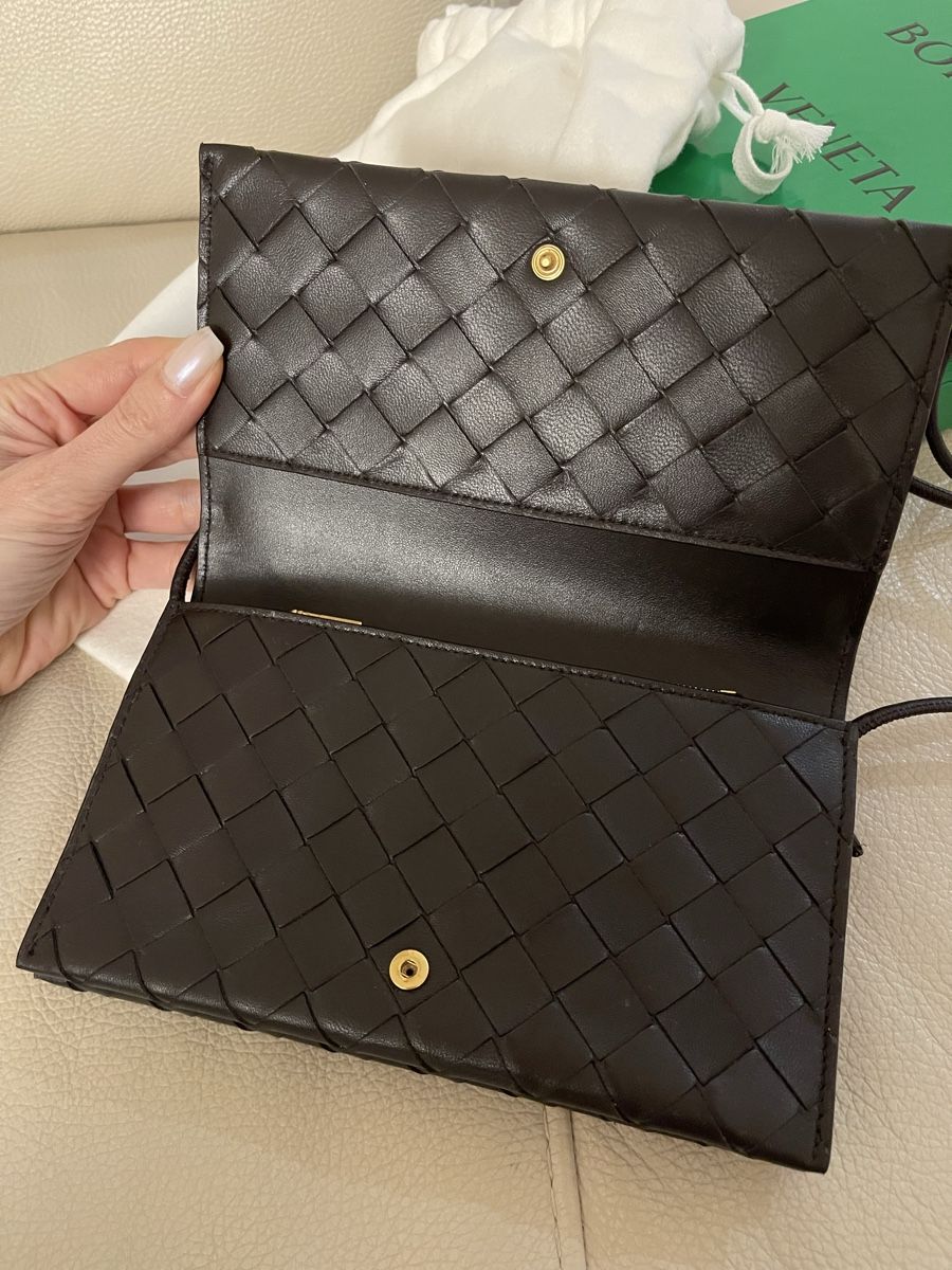 Bottega Veneta Taschen für Damen: Bottaga Veneta Pouch mit Riemen NEU – Neu und originalverpackt aus Wichtrach von Adriana222 2