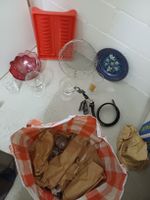 Lot 12 Tasche mit Gläsern und diversem z.b für Flohmarkt