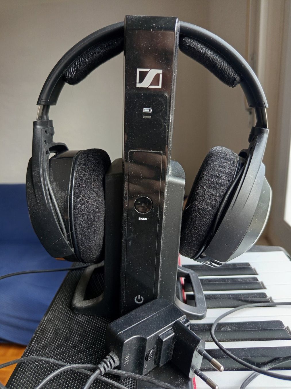 Sennheiser Cuffie: Sennheiser HDR 165 avec coussinets en velours confortable – Usato da Pully venduto da maxime447007