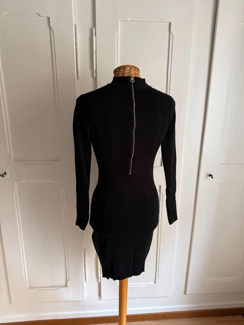 Vestiti: ALLYSON - Stretch Kleid schwarz – Usato da Zürich venduto da Diazaio 1