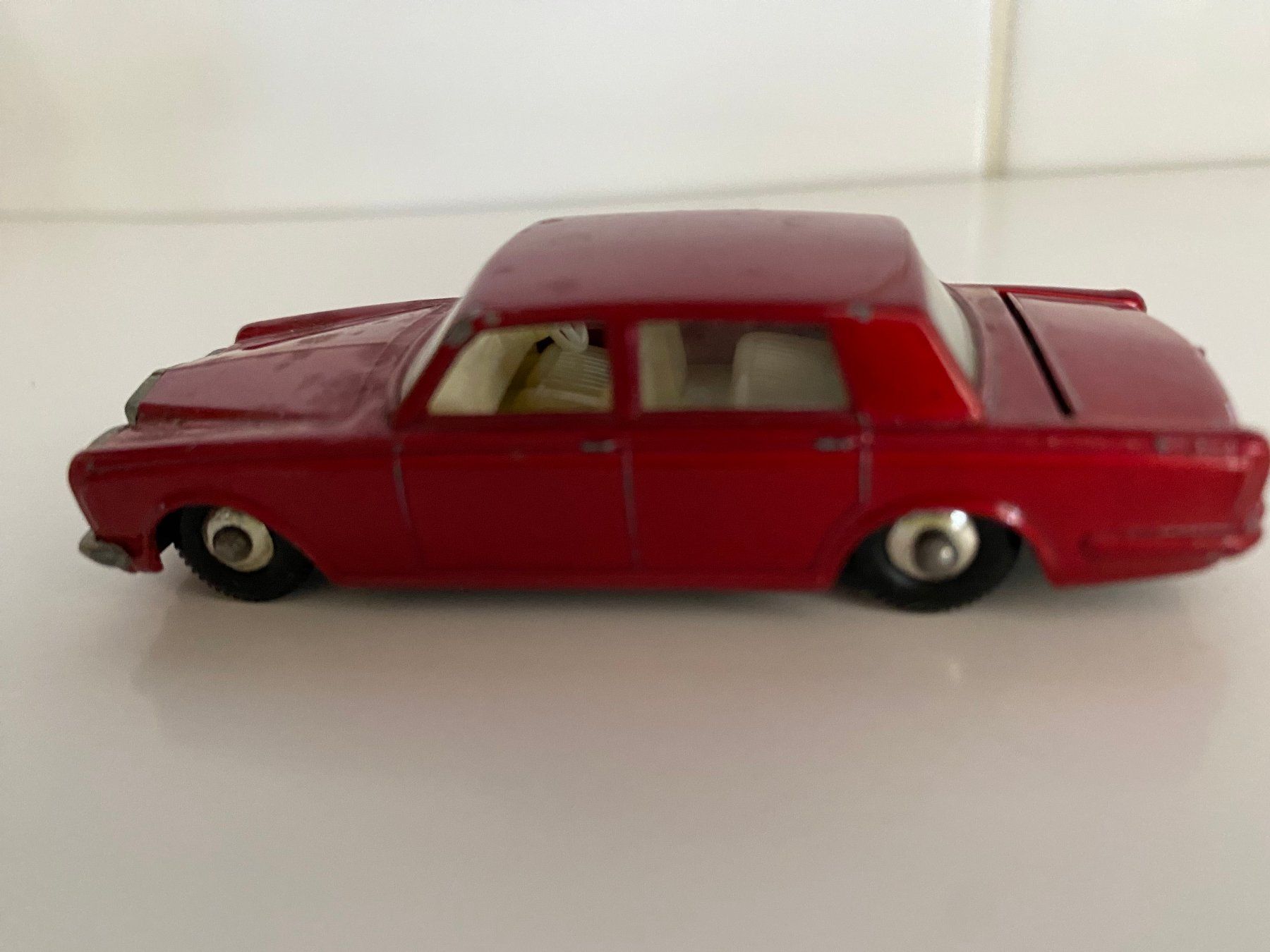 Matchbox Modellini d'auto: Matchbox Lesney England Nr 24 Rolls Royce Silver Shadow 95 – Usato da Stäfa venduto da thebrand