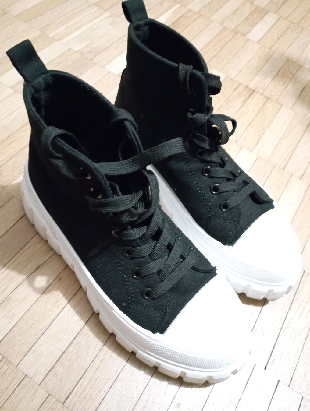 Damenschuhe: Sneakers platforme – Neu (gemäss Beschreibung) aus Meyrin von Muchacho7