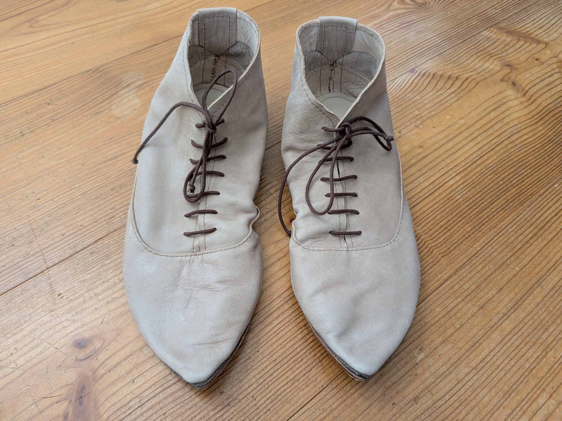 Scarpe da uomo: Weiche Lederschuhe, handgenäht nach historischem Vorbild – Usato da Gempen venduto da DennisKl 8