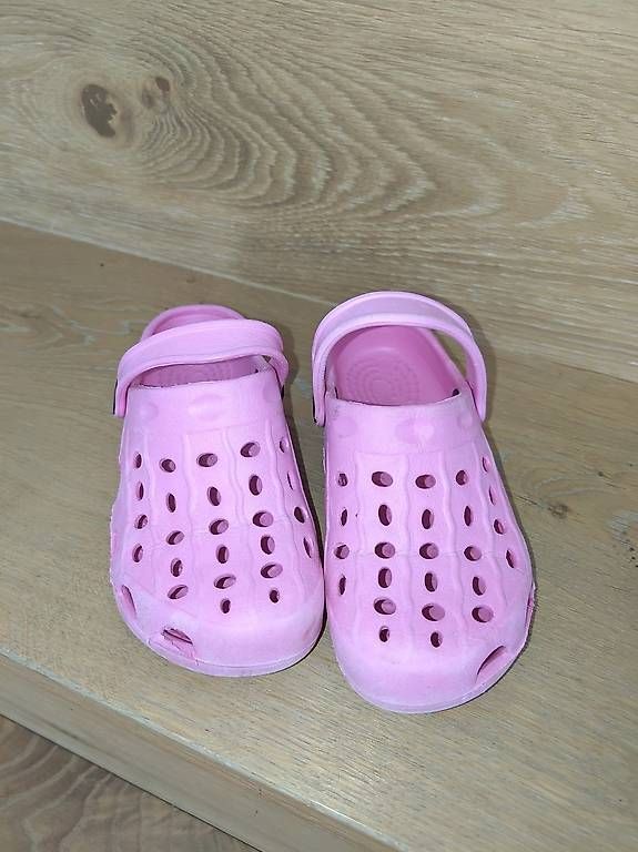 Schuhe für Jungen: Kinder Clogs Pink Gr. 26/27 – Gebraucht aus Dällikon von Wedoni