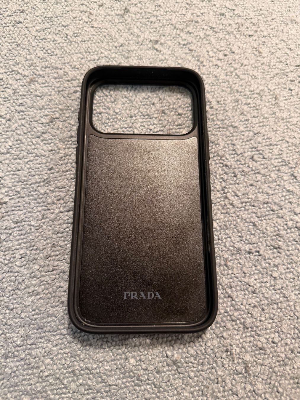 Prada Covers & Schutzfolien: Prada iPhone 17Pro Max Hülle – Gebraucht aus Muttenz von sandrasbubble 3