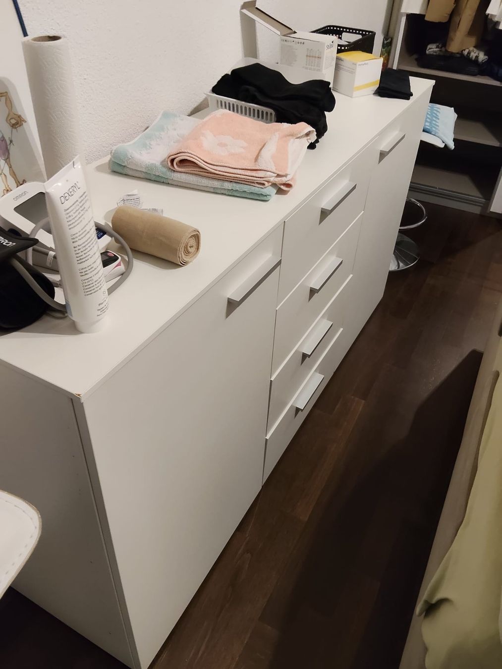 Cassettiere: Commode blanche moderne 4 tiroirs, style scandinave. – Usato da Biel/Bienne venduto da pdraw