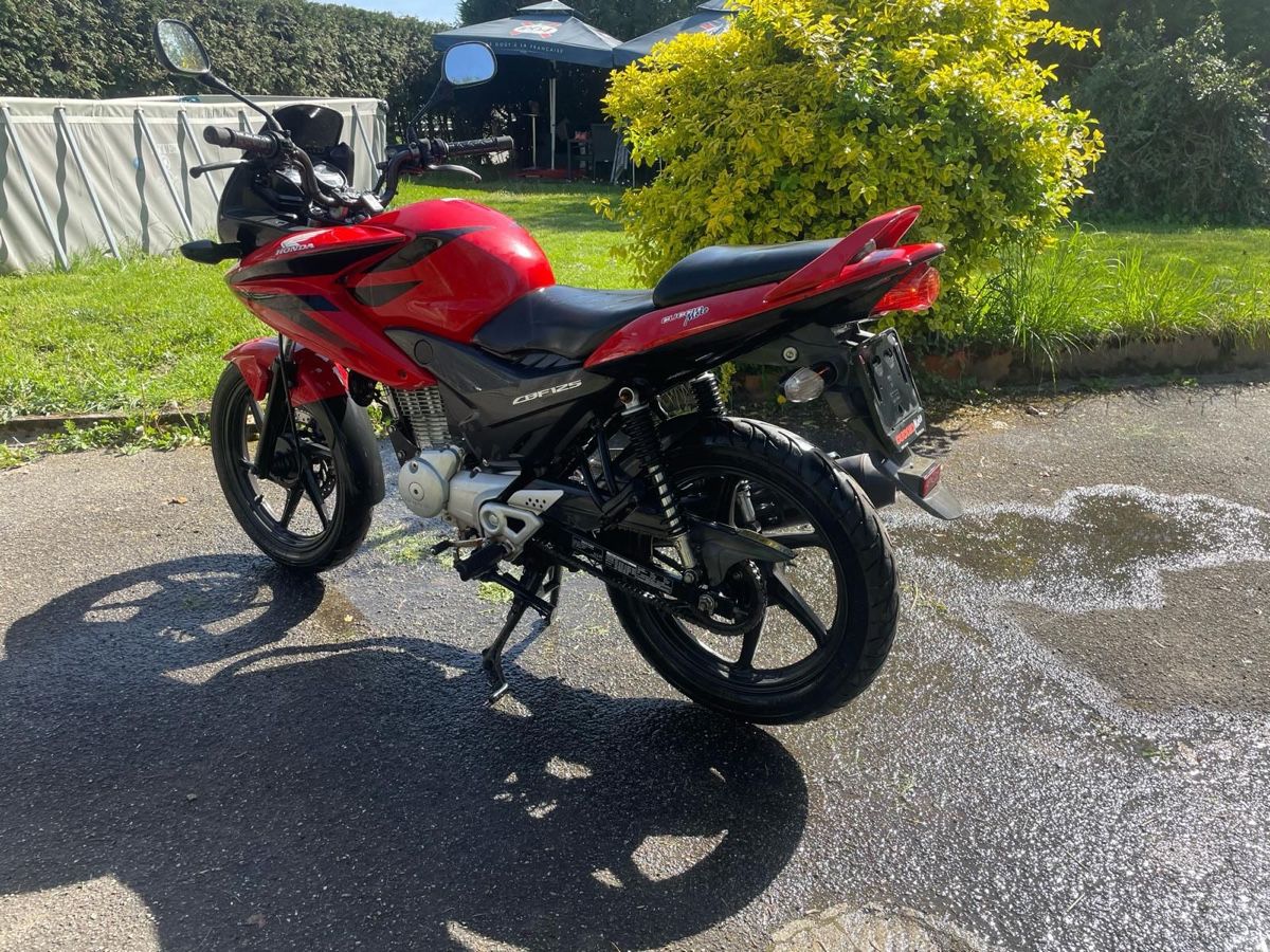 Honda Strada: Honda CBF125M Rouge, moto 125cc – Usato da Genève venduto da tartaleau 2