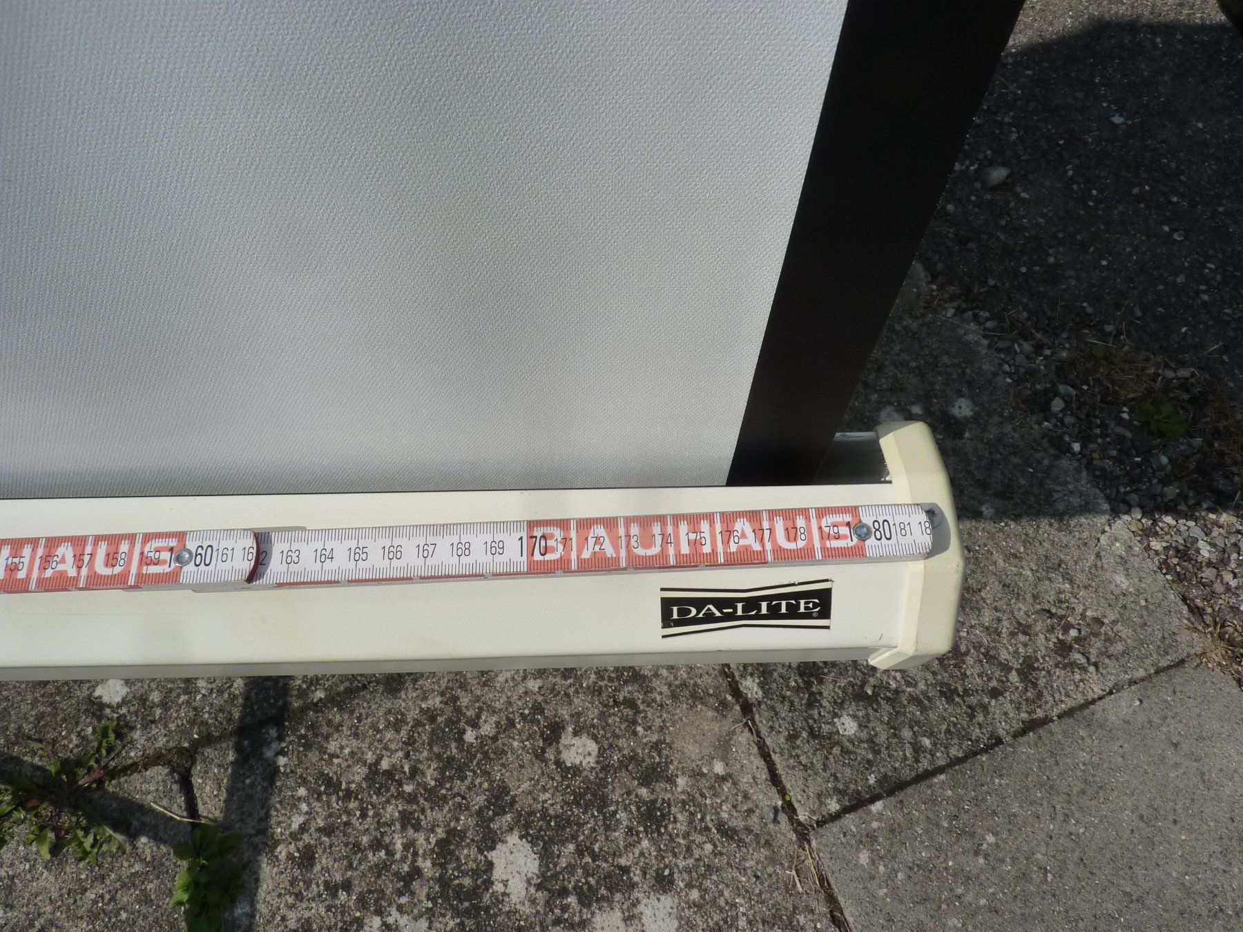 Home Cinema: Leinwand mit Ständer  1.8m x1.8m – Usato da Niederscherli venduto da Zahnd1 2
