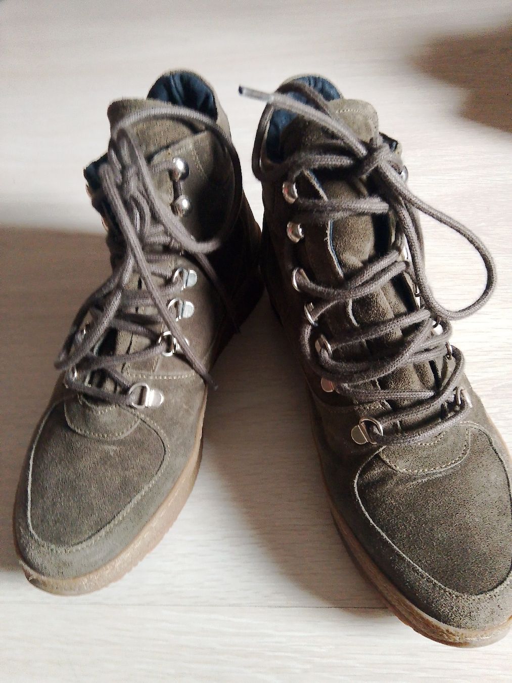 Scarpe da donna: wildleder Damen Boots  – Usato da Sirnach venduto da Marketeria