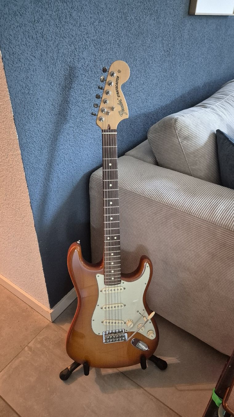 Fender Instruments de musique: Fender Stratocaster American Performer – D'occasion à Bossonnens par Grizot