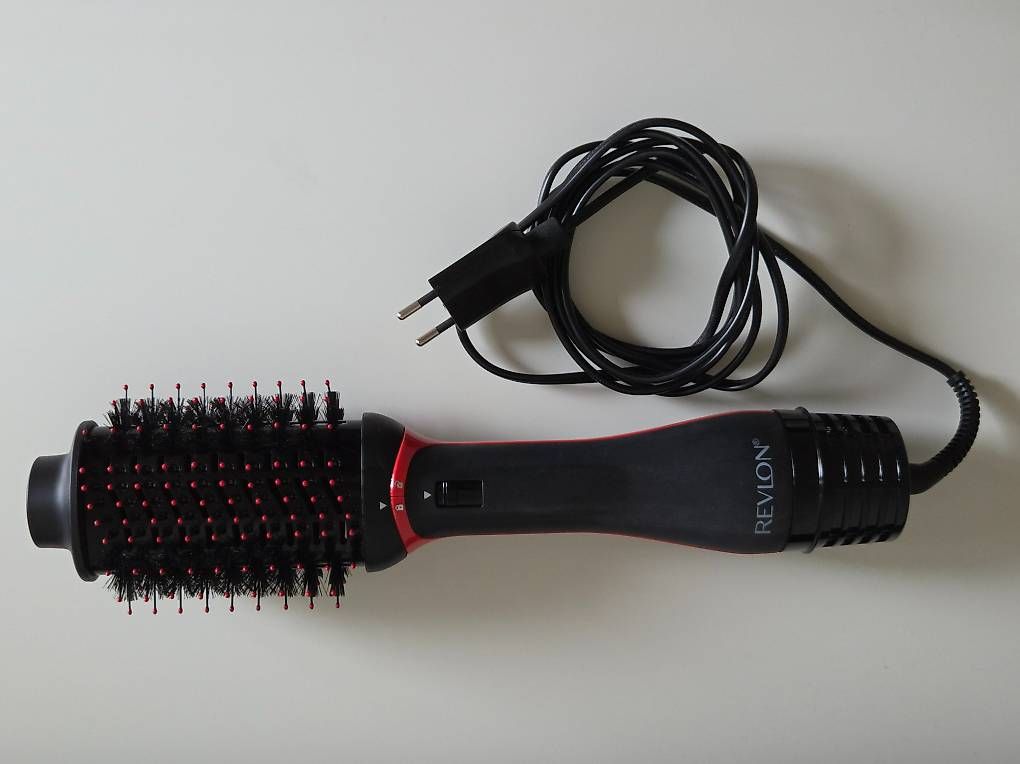 Revlon Föhn: Neuwertiger Revlon One-Step Volumizer Plus – Neu (gemäss Beschreibung) aus Winterthur von ForeverSnow19