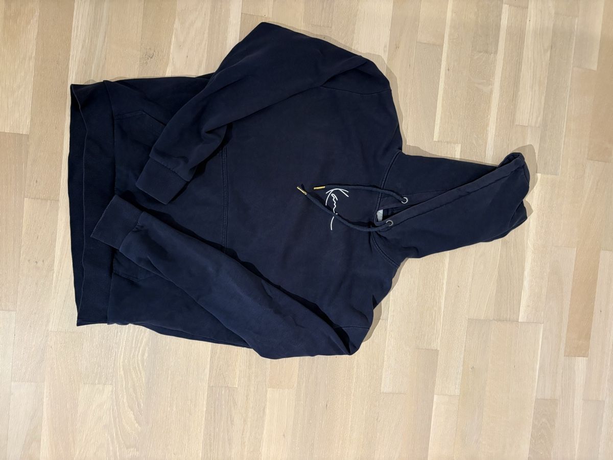 Karl Kani Maglioni & Felpe: Karl Kani Hoddie – Usato da Schüpfen venduto da ani_gj8r