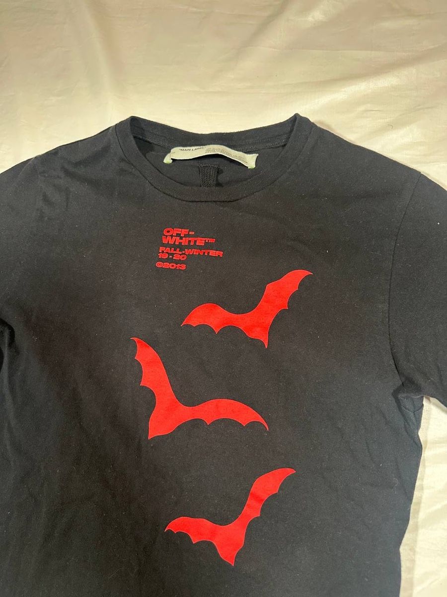 Off-White T-Shirts: Off white T-shirt  – Gebraucht aus Pfäffikon ZH von Nataliia. 3