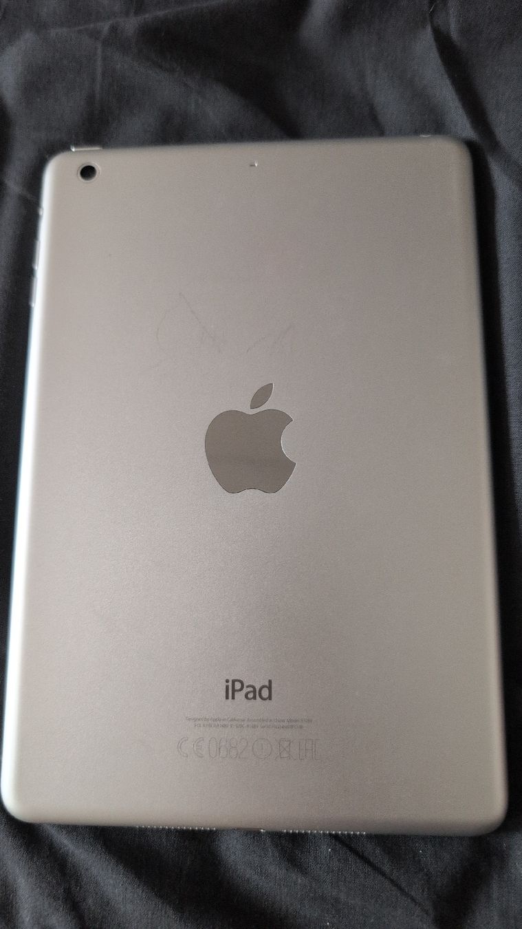 Tablet PC: Apple iPad Mini 2, weiss, guter Zustand – Usato da Grüningen venduto da Nickyemolient 1