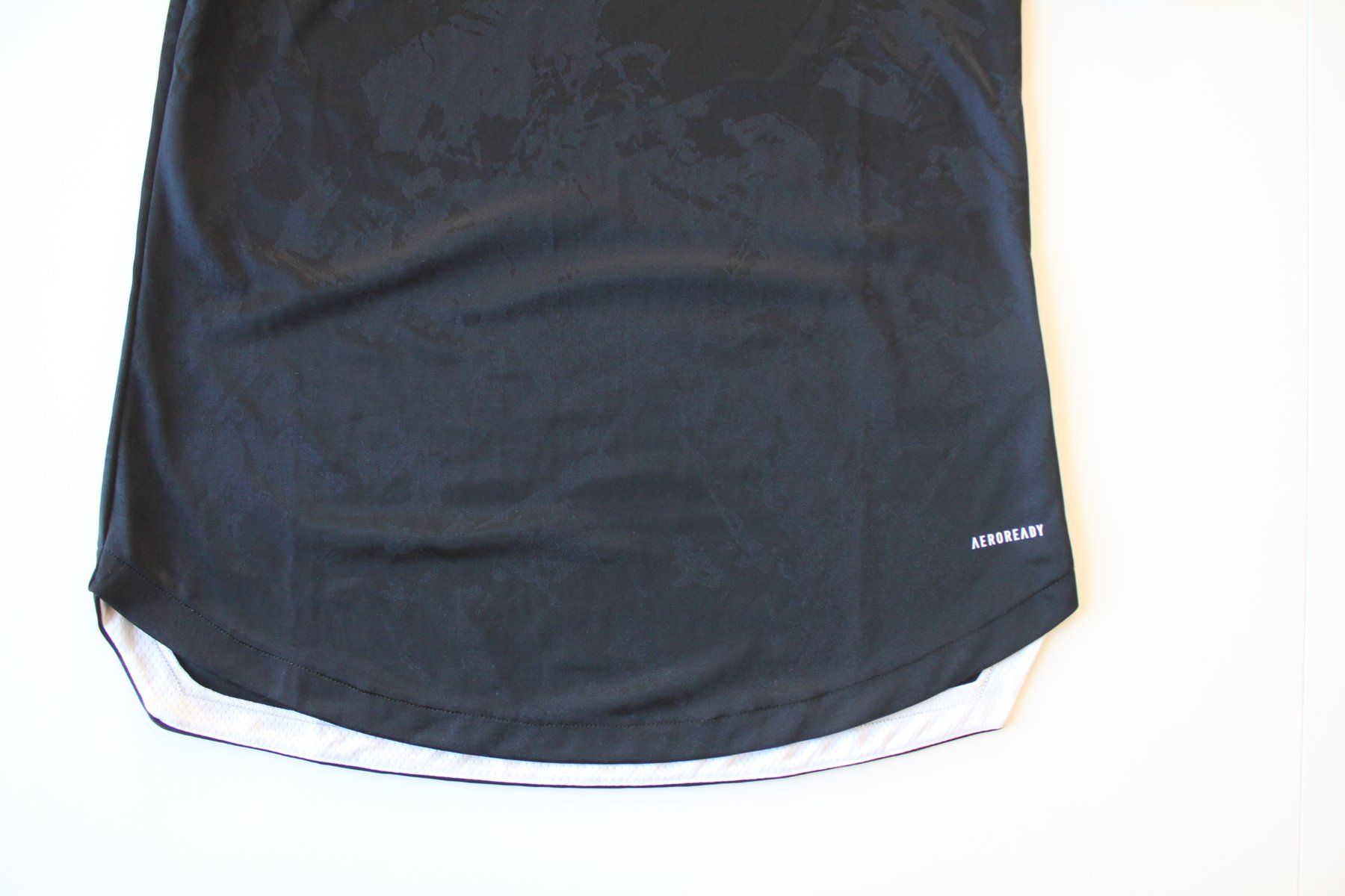 Adidas T-shirt: T-shirt Adidas noir  t. S – Usato da Peseux venduto da Gilloss 2