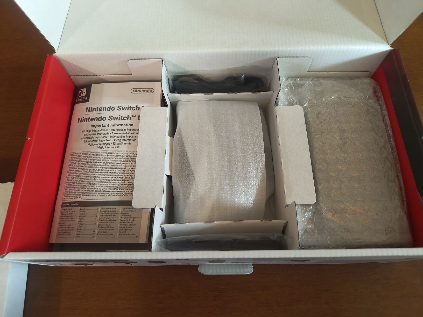 Nintendo Konsolen: Console Nintendo Switch neuve dans sa boîte complète – Neu und originalverpackt aus Lausanne von GeoTrouvetou1952 3