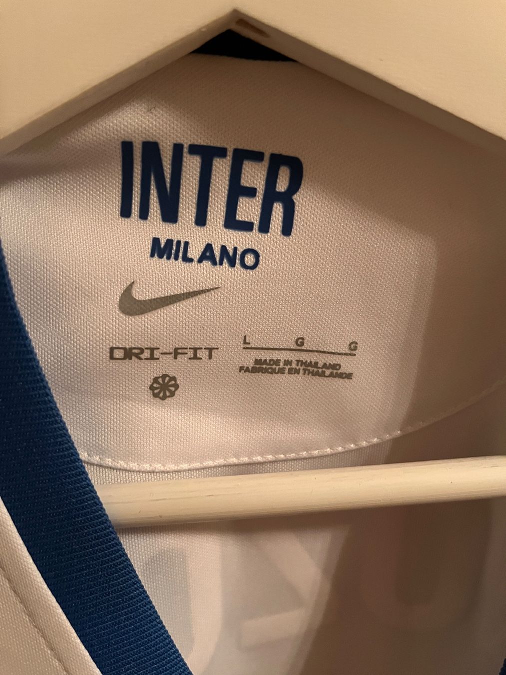 Leibchen & Hosen: Inter Mailand Trikot Large – Gebraucht aus Zürich von Mark.2021 2