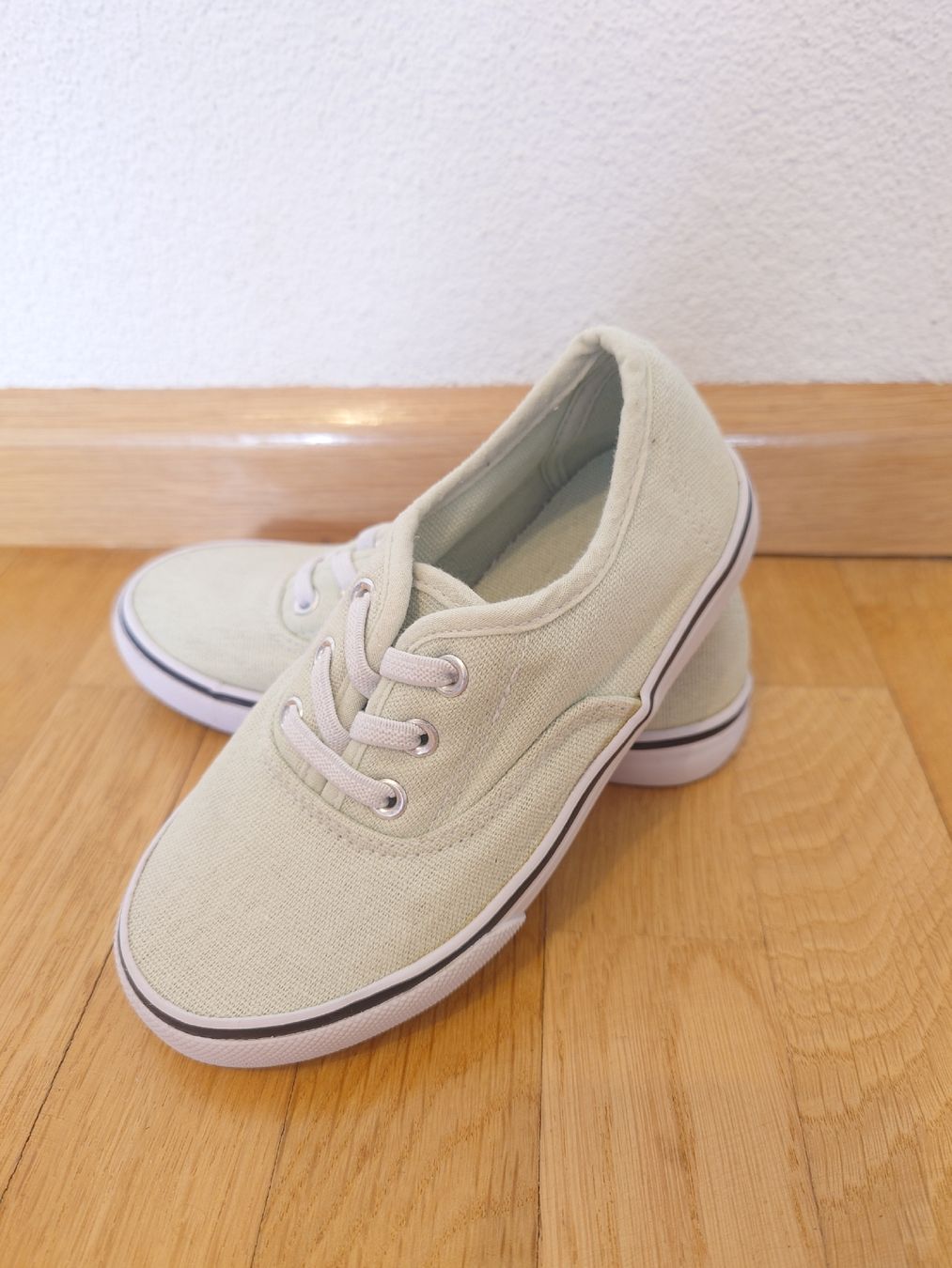 Scarpe per ragazzi: Kinder Stoffschuhe hellgrün, Grösse 28 – Usato da Uster venduto da snowy_6 1