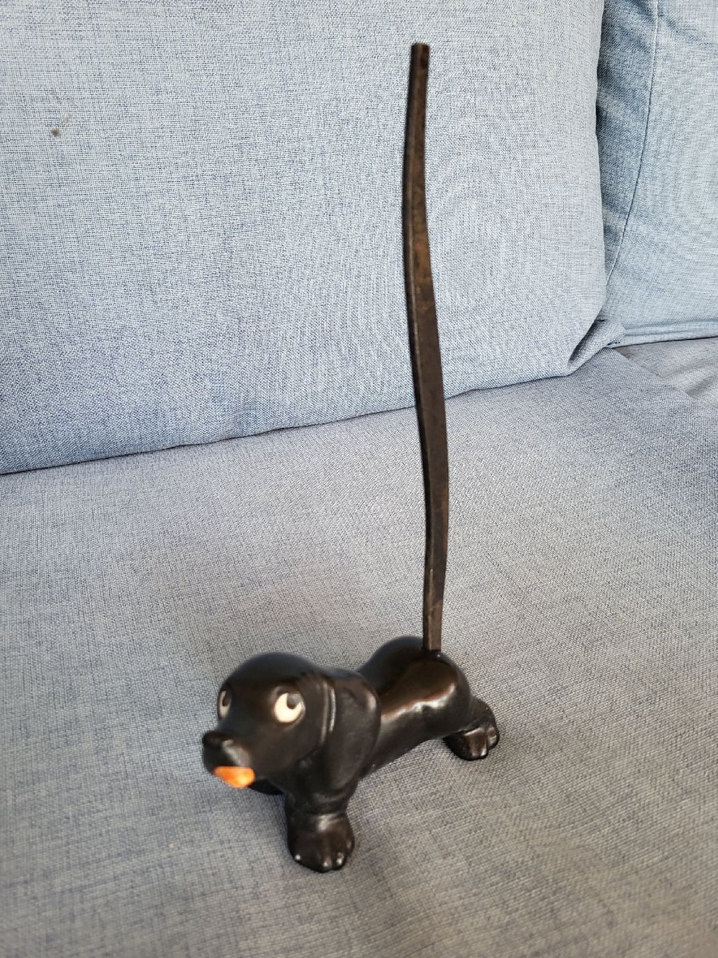 Hummel Statuette: Bretzelhalter Dackel Hummel/Goebel – Usato da Gutenswil venduto da ghekko88