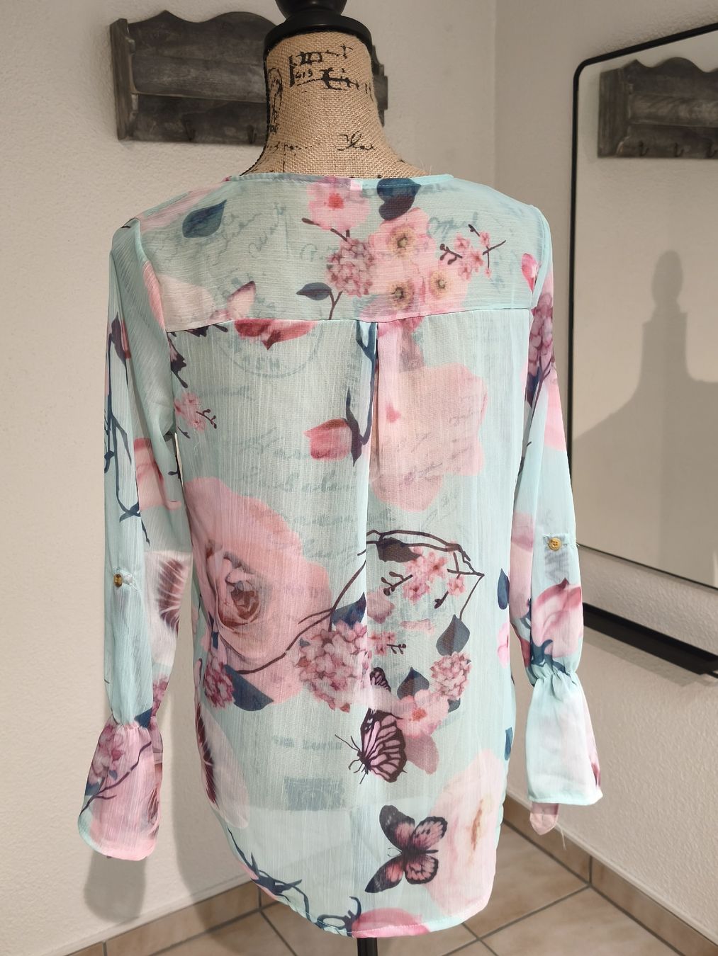 Camicette: Bluse mit Blumenmuster mint Grösse M guter Zustand – Usato da Emmetten venduto da SecondhandSiska 2