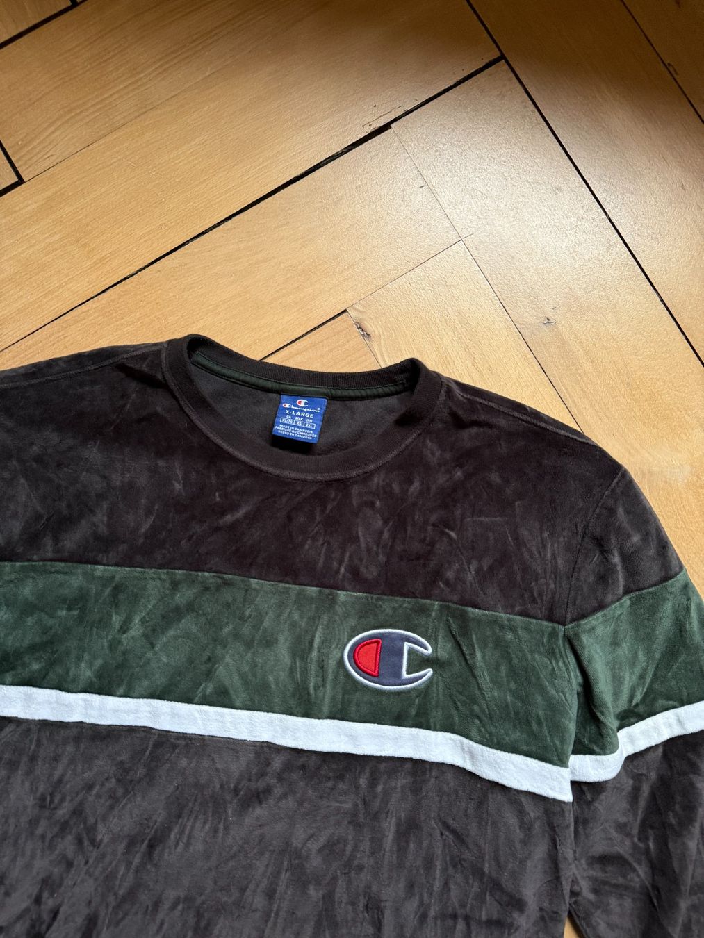 Champion Maglioni & Felpe: CHAMPION - Samt Pullover schwarz-dunkelgrau-grün XL – Usato da Zürich venduto da Diazaio 1