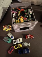 Kiste mit spielzeugautos
