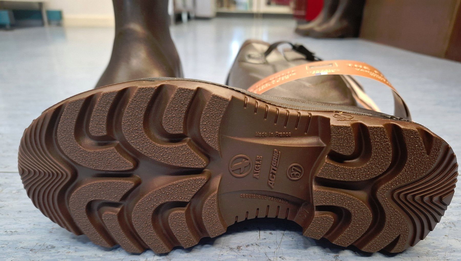 Herrenschuhe: Aigle Parcour  2 Vario Wanderstiefel Gr. 36 – Neu und originalverpackt aus Allschwil von Flupis 2