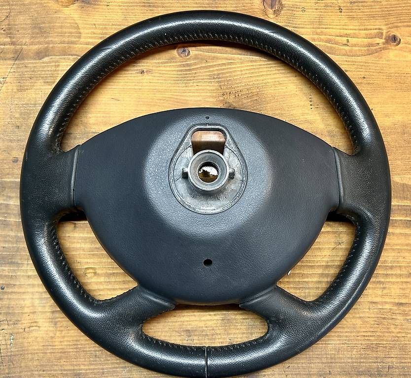 Renault Toutes les pièces auto: Lenkrad Renault Trafic ll 2.0dCi mit Tempomat – D'occasion à Belp par Flueguracing 1