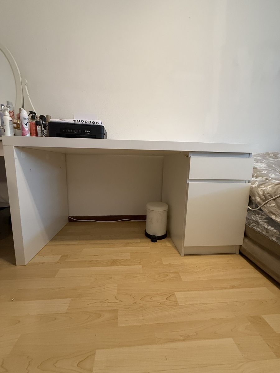 Ikea Scrivanie: Schreibtisch Ikea Malm – Usato da Wohlen AG venduto da ani_ykt2