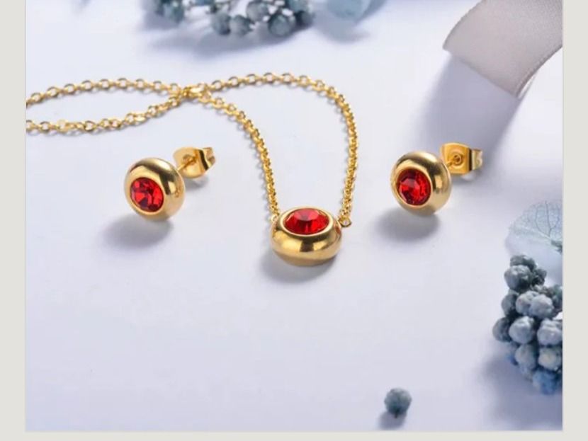 Altri gioielli: Schmuckset rot Kristalle – Nuovo e nell'imballaggio originale da Zürich venduto da Schnaeppchen_for_her