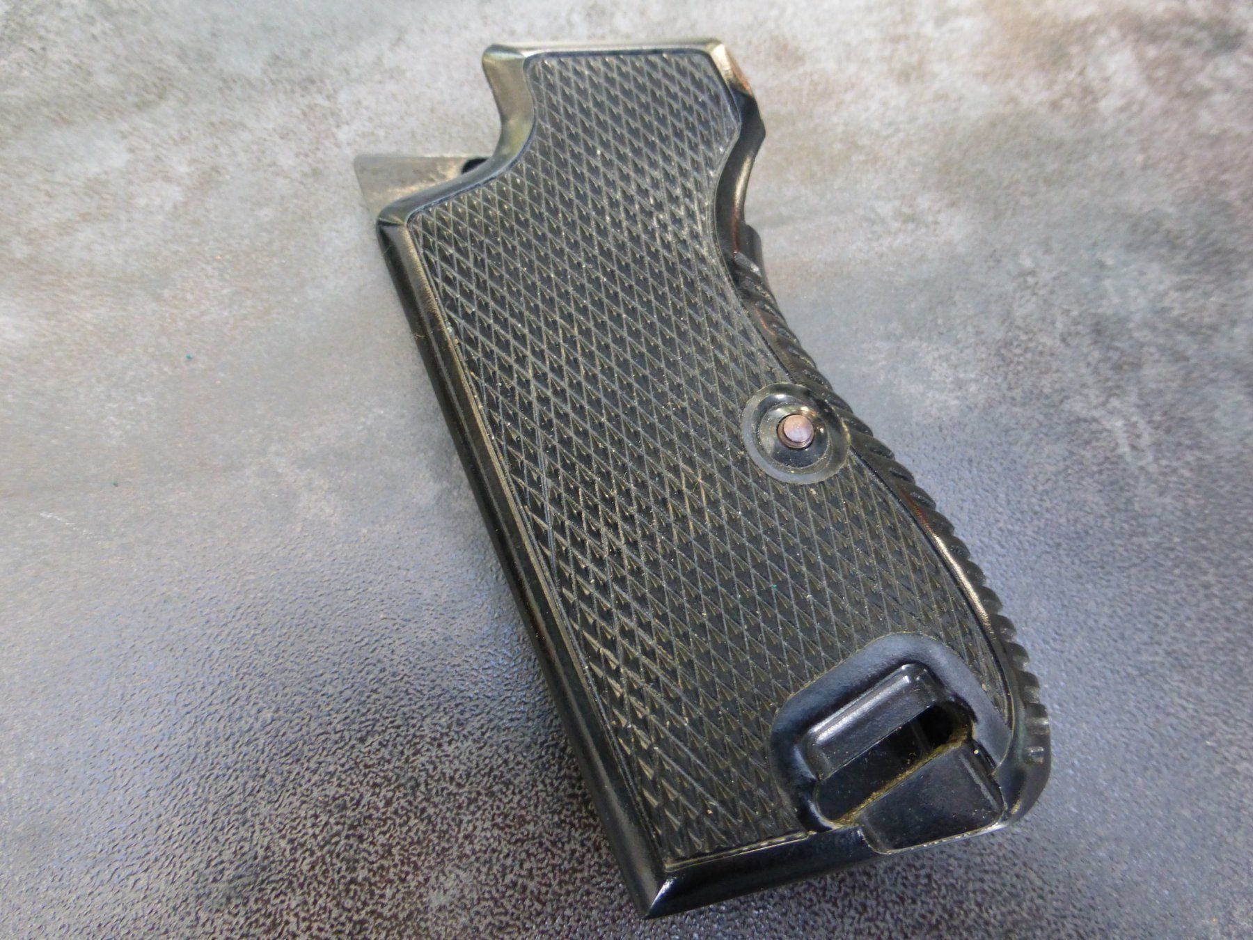 Schützensport: Originalgriffschalen zu SIG P210 – Gebraucht aus Rüthi (Rheintal) von